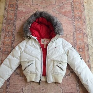 Abercrombie Vintage Ski collection White Puffer Jacket with Red Lining